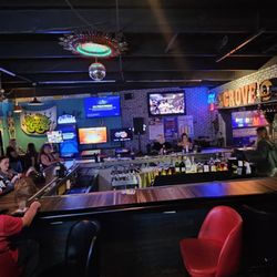 Gary's Grove Lounge - The bar