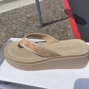 DEALS 4 LESS - Outlet Stores Near Me - Corona, California DEALS 4 LESS - Outlet Stores Near Me - Corona, California
