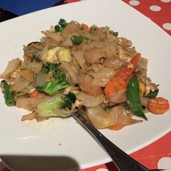 AROI Thai - Drunken noodle - Thai Near Me - La Jolla, California AROI Thai - Drunken noodle - Thai Near Me - La Jolla, California