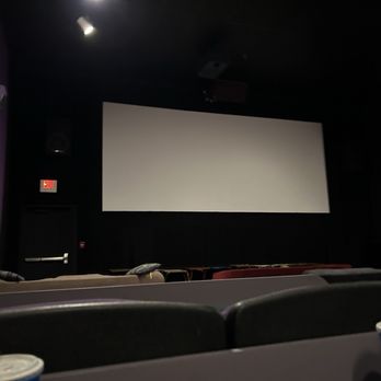 Reel Pizza Cinerama - Movie room - Cinema Near Me - Bar Harbor, Maine Reel Pizza Cinerama - Movie room - Cinema Near Me - Bar Harbor, Maine