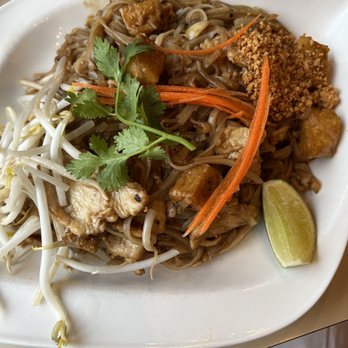 Thai On Yonge - Chicken Pad Thai - Thai Near Me - Toronto, Ontario