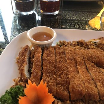 Sukhothai Restaurant - Delicious crispy chicken over rice - Thai Near Me - Manchester, Connecticut Sukhothai Restaurant - Delicious crispy chicken over rice - Thai Near Me - Manchester, Connecticut