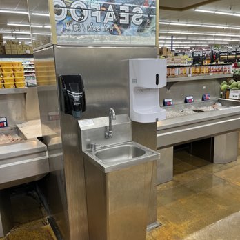 SF Supermarket - Sink by the fish section - Grocery Near Me - West Covina, California