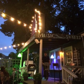 House Wine - Outside - Wine Bars Near Me - Austin, Texas