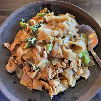 Khao Kang Thai Kitchen - Pad See Ew (4/5) - Thai Near Me - Mountain View, California Khao Kang Thai Kitchen - Pad See Ew (4/5) - Thai Near Me - Mountain View, California