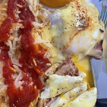 Old Neighborhood Grill - Eggs Benedict and Hash Browns - American Near Me - Fort Worth, Texas