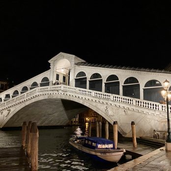 Ponte di Rialto - A quiet night at Ponte di Rialto (Rialto Bridge) - Landmarks & Historical Buildings Near Me - Venezia, VE Ponte di Rialto - A quiet night at Ponte di Rialto (Rialto Bridge) - Landmarks & Historical Buildings Near Me - Venezia, VE