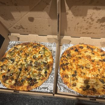 Tikka Tangy - Curry Masala Pizza (Medium Spice) Masala White Sauce Pizza (Medium Spice) - Indian Near Me - Saint Louis, Missouri Tikka Tangy - Curry Masala Pizza (Medium Spice) Masala White Sauce Pizza (Medium Spice) - Indian Near Me - Saint Louis, Missouri