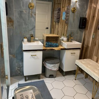 Platinum Wellness Spa - Locker room - Day Spas Near Me - Conyers, Georgia