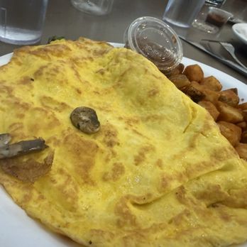 Eggs 'n Things - Waikiki Beach Eggspress - Spinach & Mushroom Omelette.  Perfect. - Breakfast & Brunch Near Me - Honolulu, Hawaii