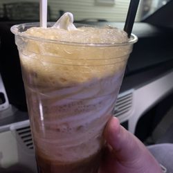 Twist & Shakes Ice Creamery - Root beer Float