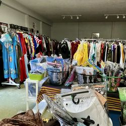 Costume Craze Rentals - Halloween costumes