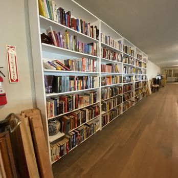 Sissy's Attic - Books wall upstairs feb 2021 - Antiques Near Me - Marysville, California Sissy's Attic - Books wall upstairs feb 2021 - Antiques Near Me - Marysville, California