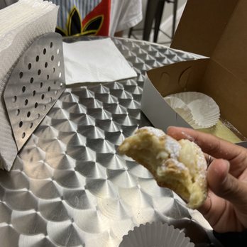 Tam’s Cream Puffs - original cream puff (eaten) - Patisserie/Cake Shop Near Me - Orem, Utah