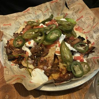 Simmzy's - Carne Asada Nachos - American Near Me - Manhattan Beach, California