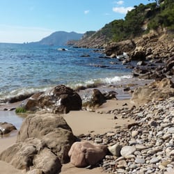 Plage De Cavalas