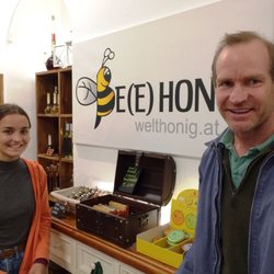 Honigfans aus aller Welt im Honigshop am Hohen Markt, Eingang Judengasse 1, 1010 Wien