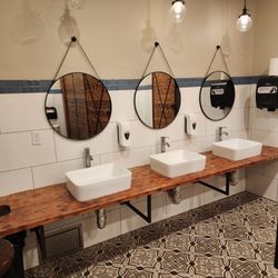 Manny's Barzzeria