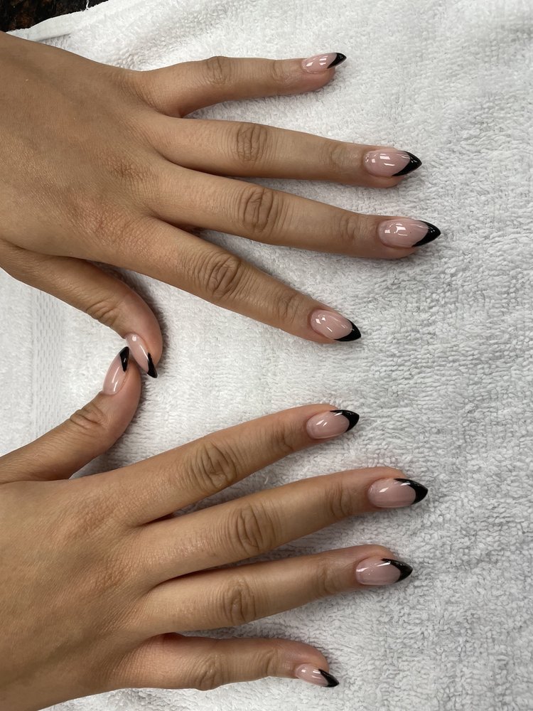 YOUNG NAILS Updated October 2024 29 Photos & 25 Reviews 20