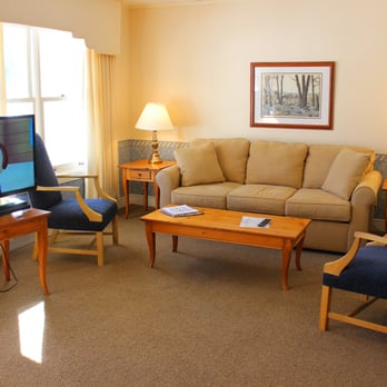 Evergreen At The Thompson House - The large sitting area with a pull-out-sofa bed in a Junior Suite. - Hotels Near Me - Windham, New York Evergreen At The Thompson House - The large sitting area with a pull-out-sofa bed in a Junior Suite. - Hotels Near Me - Windham, New York