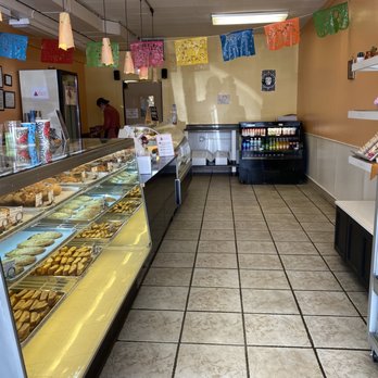 La Piñata Bakery - No inside seating but it's clean and well organized - Bakeries Near Me - Lincolnwood, Illinois La Piñata Bakery - No inside seating but it's clean and well organized - Bakeries Near Me - Lincolnwood, Illinois
