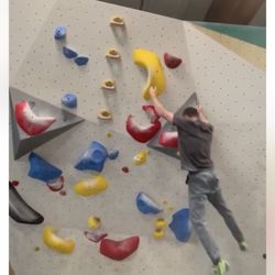 Momentum Indoor Climbing - PIC OF VINCE FALLING ON A V2!