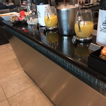 VIP Lounge - a bar with drinks and snacks - Airport Lounges Near Me - Miami, Florida VIP Lounge - a bar with drinks and snacks - Airport Lounges Near Me - Miami, Florida