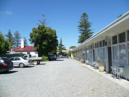 NORFOLK MOTOR INN by null