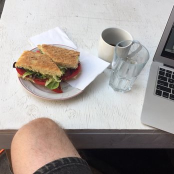 Café 8 Oz - Coffee & Tea Near Me - Montreal, Quebec