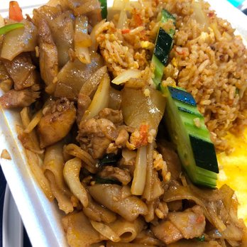 New Star Thai - Drunken noodles and crab fried rice mixed - Thai Near Me - Rosemead, California New Star Thai - Drunken noodles and crab fried rice mixed - Thai Near Me - Rosemead, California