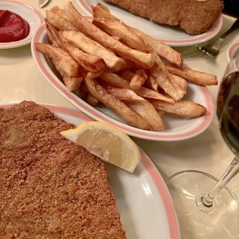 El Preferido de Palermo - Milanesa & French fries - Pubs Near Me - Buenos Aires, C