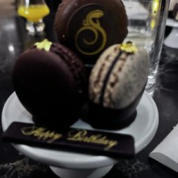 desert , custom macaroons