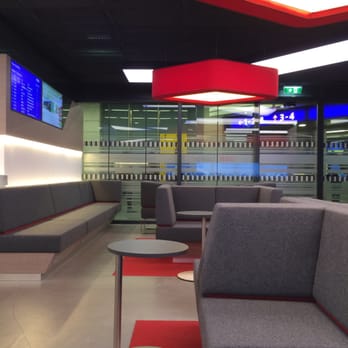 Öbb Lounge - auch eine zuganzeigetafel/ bildschirm hat es - Lounges Near Me - Vienna, 9