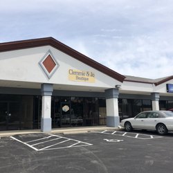 Clemmie & Jo Boutique - Exterior