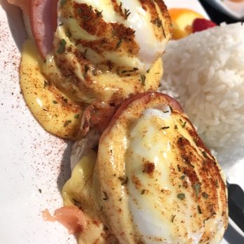 Sweet E's Cafe - Traditional Eggs Benedict with added smoked salmon & rice - Cafes Near Me - Honolulu, Hawaii