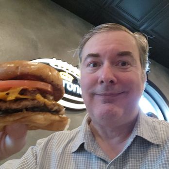 Pub 6 - eating cheeseburger - American Near Me - Gulf Shores, Alabama Pub 6 - eating cheeseburger - American Near Me - Gulf Shores, Alabama