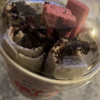 Class 520  - Cookies and cream rolled ice cream with strawberry wafer - Ice Cream & Frozen Yogurt Near Me - Rockville, Maryland