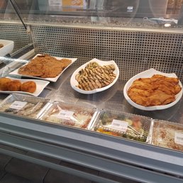 Here are some of the things that were already ready: veal, chicken parm, grilled chicken, arancini, and various meals in front. Here are some of the things that were already ready: veal, chicken parm, grilled chicken, arancini, and various meals in front.