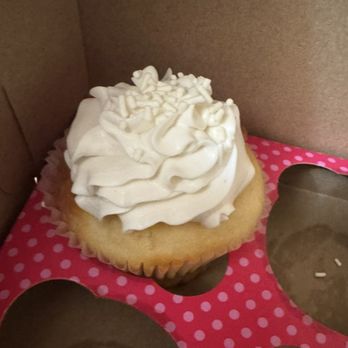 Smallcakes- A Cupcakery Elmhurst - Bakeries Near Me - Elmhurst, Illinois Smallcakes- A Cupcakery Elmhurst - Bakeries Near Me - Elmhurst, Illinois