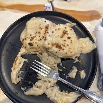 Bubbles & Delights Café - Biscuits & Gravy - Cafes Near Me - Petaluma, California