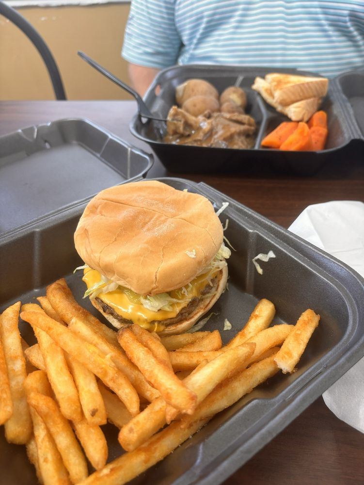 Pinehurst Diner Logo