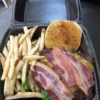 Hog Wild Burgers & Shakes - Bacon burger - Burgers Near Me - Interlachen, Florida Hog Wild Burgers & Shakes - Bacon burger - Burgers Near Me - Interlachen, Florida