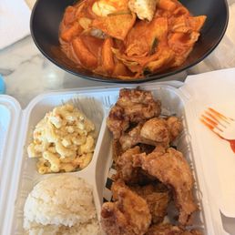 Tteokbokki and K-chicken tenders Tteokbokki and K-chicken tenders