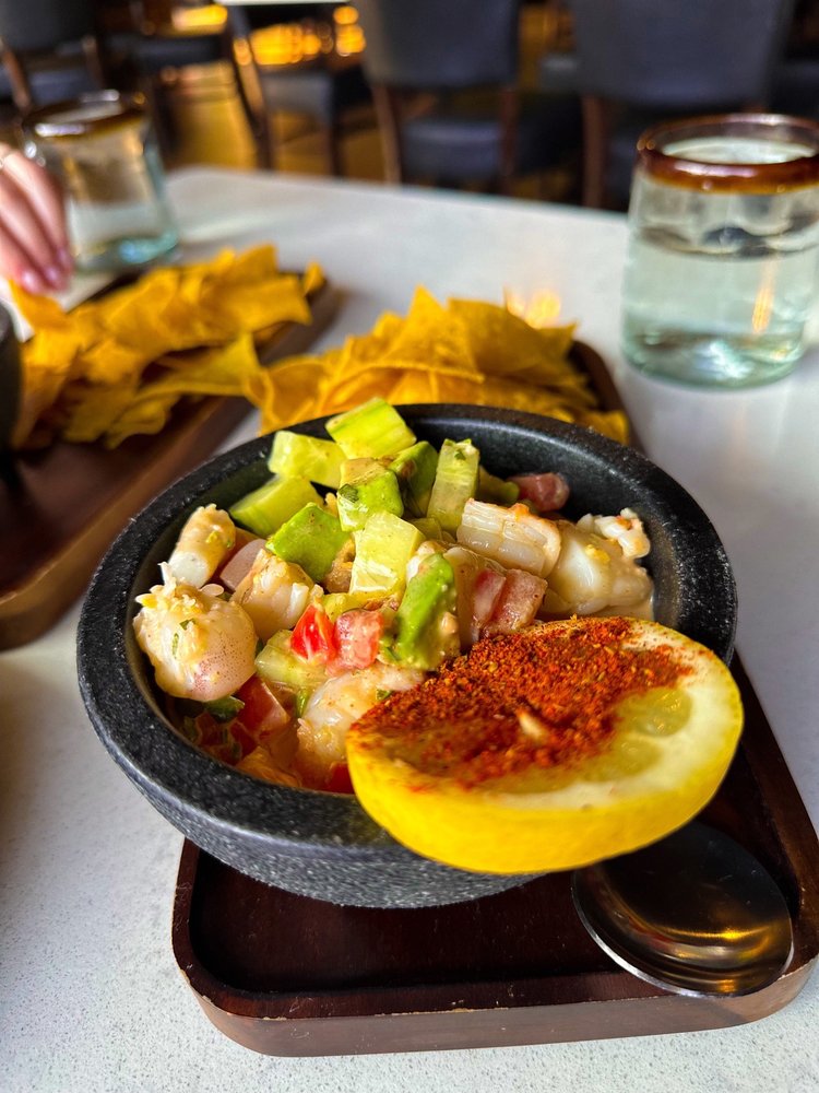 3 Amigos Bar & Grill — Mexican restaurant in Malden
