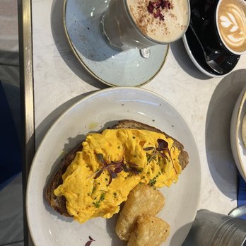 Half Cup - Eggs on toast - Cafes Near Me - London, XGL