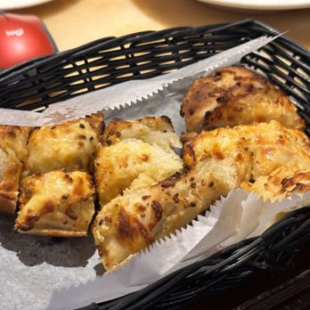 Salute - Garlic cheese bread - Italian Near Me - Hartford, Connecticut Salute - Garlic cheese bread - Italian Near Me - Hartford, Connecticut