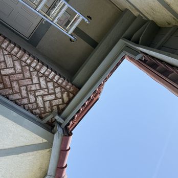 909 Gutter Services - before - Gutter Services Near Me