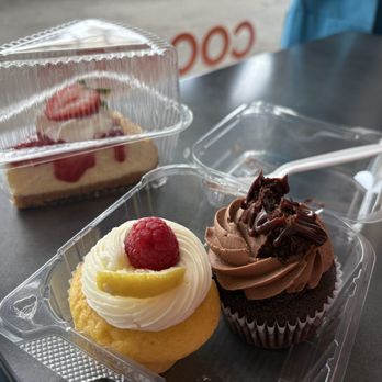 Oh Yeah Cakes - Cheesecake, Lemon Raspberry Cupcake, Brownie Molten - Bakeries Near Me - San Antonio, Texas
