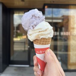 Salt & Straw - Honey lavender + pear blue cheese