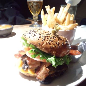 Moxies Fairview Mall Restaurant - Burger - Canadian (New) Near Me - North York, Ontario Moxies Fairview Mall Restaurant - Burger - Canadian (New) Near Me - North York, Ontario